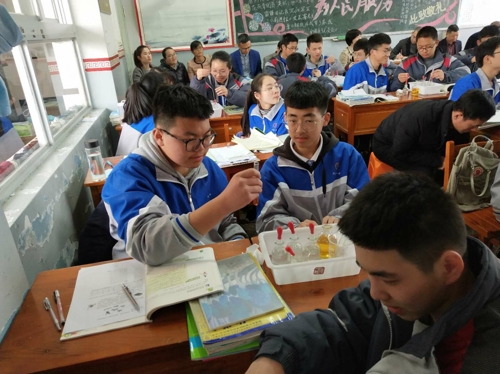专家参与化学学科听课教研活动_爱奇艺.jpg