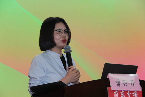 图18英语教研员发言.JPG 图18英语教研员发言.JPG